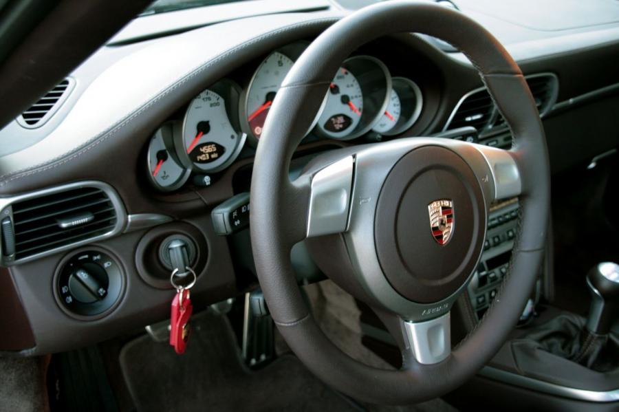  Porsche 911 Carrera S 2008 года  (фото 16 из 43)